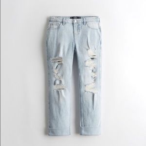 LOW-RISE RIPPED LIGHT WASH ROLLED HEM 90S BOYFRIEND JEANS